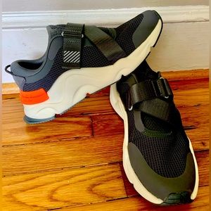 Sorel Rengd Glow Sneakers - New in Box! Size 9.